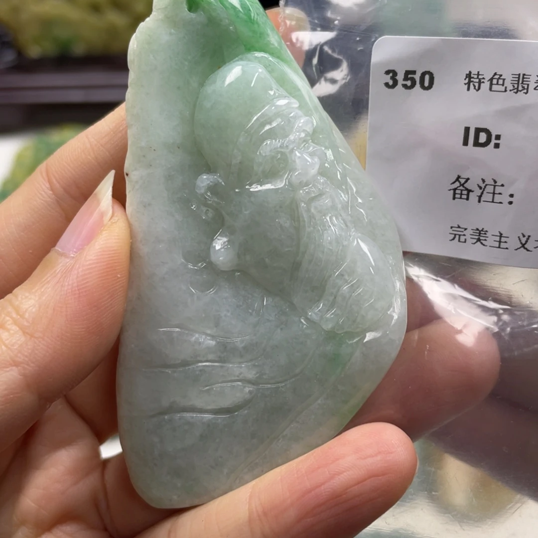 翡翠未镶嵌颈饰牌子