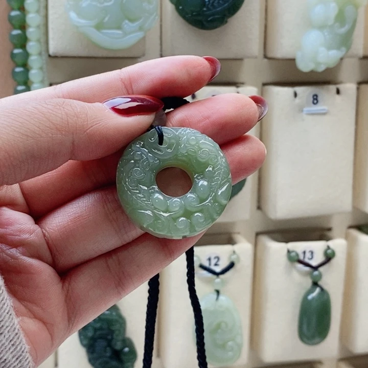 山***巅和田玉未镶嵌颈饰