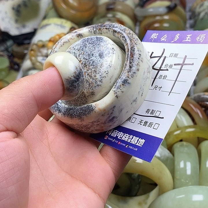 未镶嵌蛇纹石玉手镯河**草