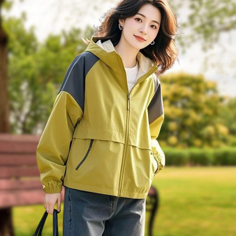 2025拼接短款连帽超火春季高级冲锋衣防晒服韩版独特好看外套