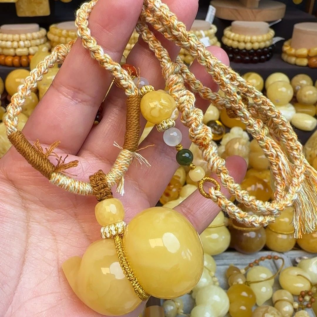 琥珀未镶嵌套链天然俄料鸡油黄蜜蜡葫芦吊坠