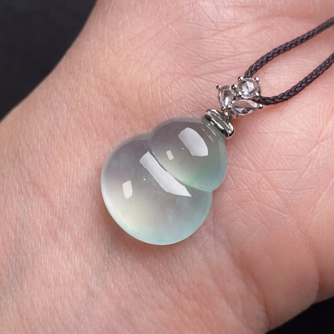 翡翠颈饰18K金镶嵌翡翠葫芦吊坠