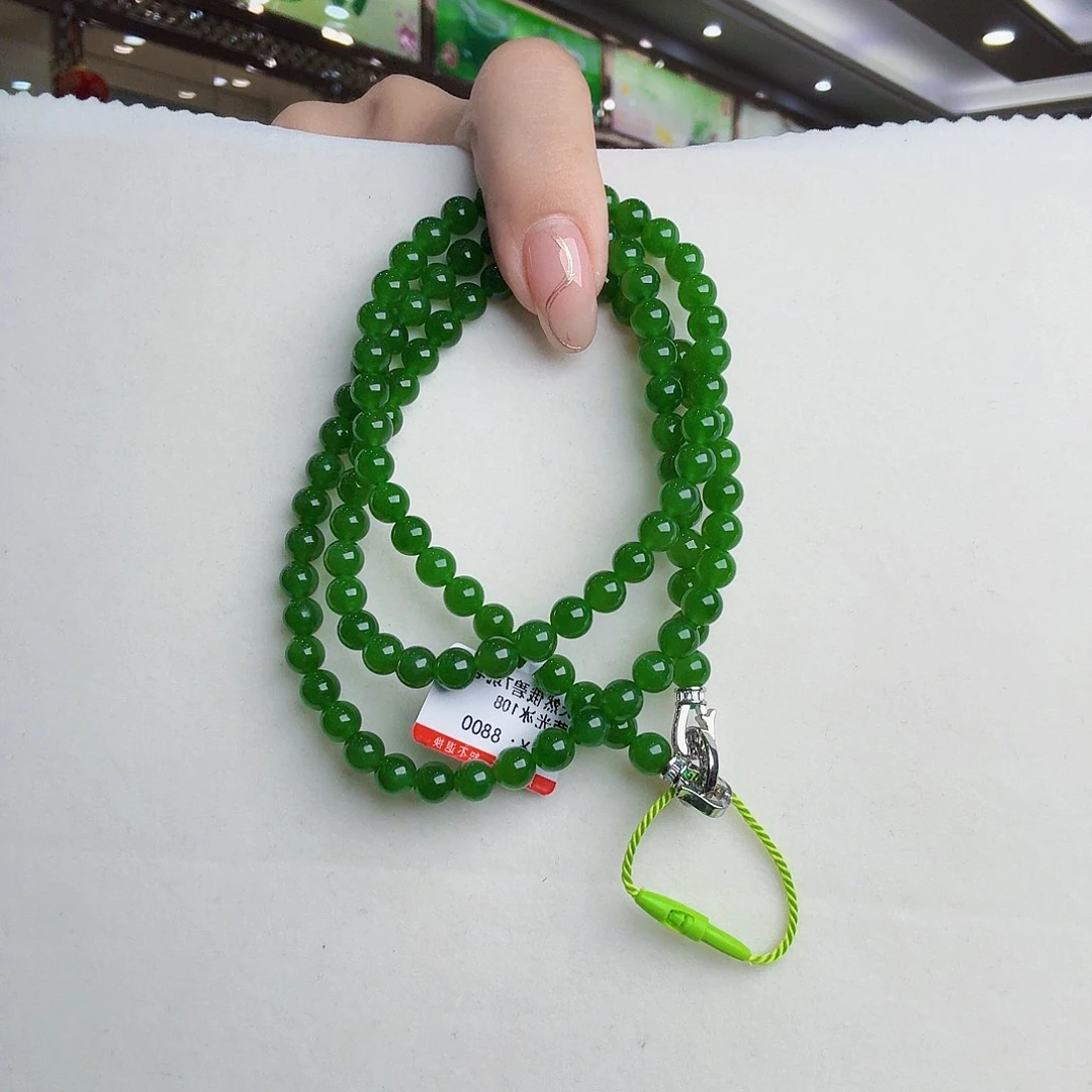 一***树和田玉（碧玉）未镶嵌颈饰