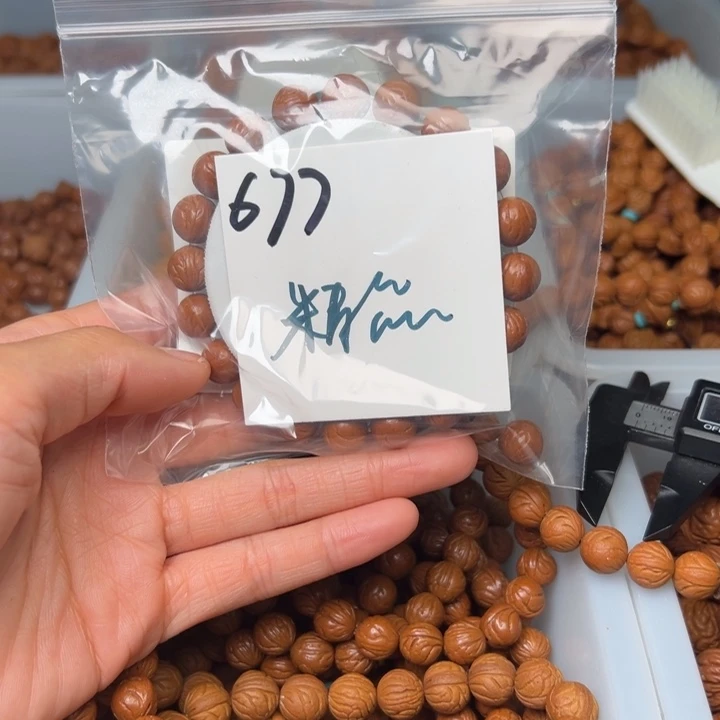 桃核把件狗*秦岭野生龙纹桃核玉龙脊