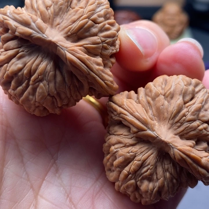 文玩核桃把件张*予四座楼
