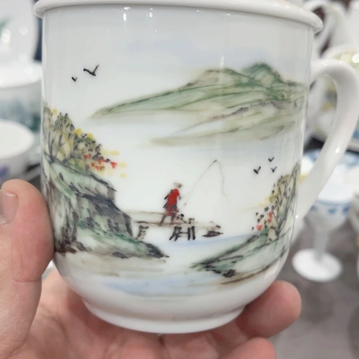 壶釉下五彩的瓷器和瓷器