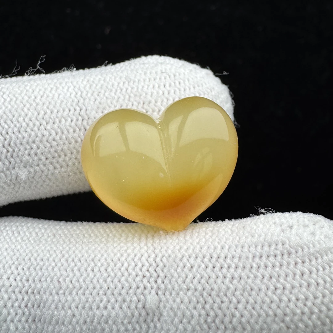 M4684天然蜜蜡爱心 20.3*16.7mm支持鉴定 假一罚四
