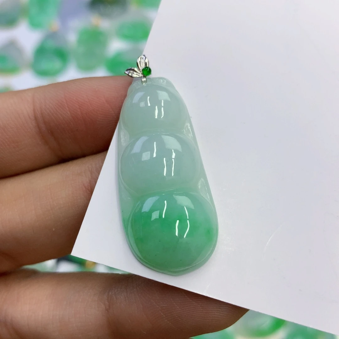 翡翠18K金镶嵌颈饰翡翠