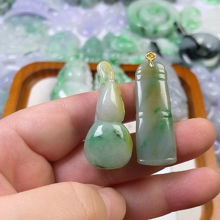 喜***油翡翠未镶嵌颈饰葫芦+竹节