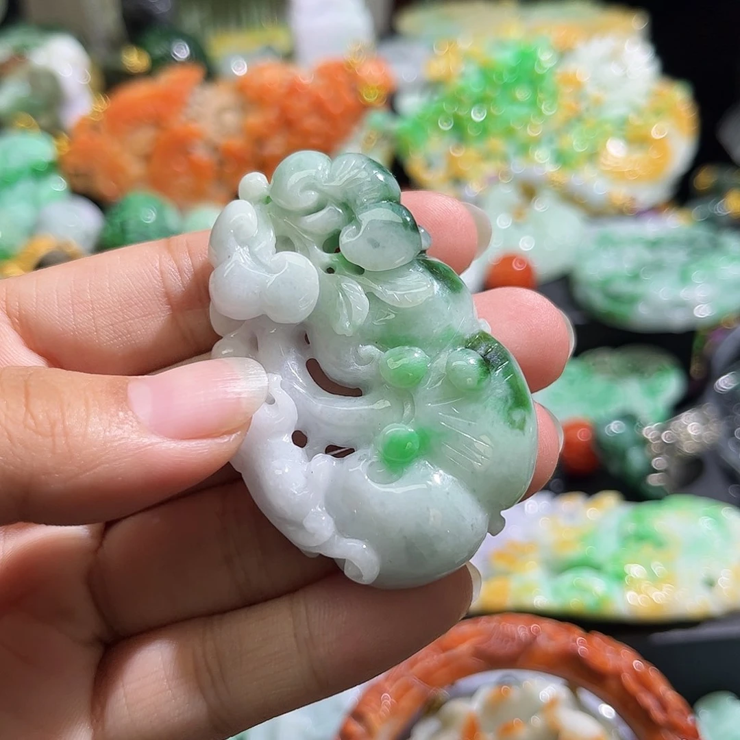 翡翠未镶嵌颈饰待编织