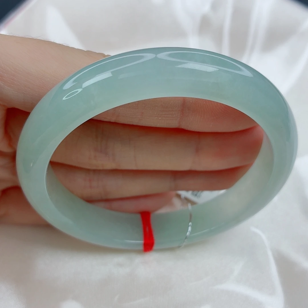 翡翠未镶嵌手镯55.7正圈，细条正圈，淡绿水头好，细纹，024