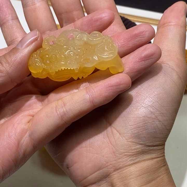 石英质玉（黄龙玉）未镶嵌颈饰