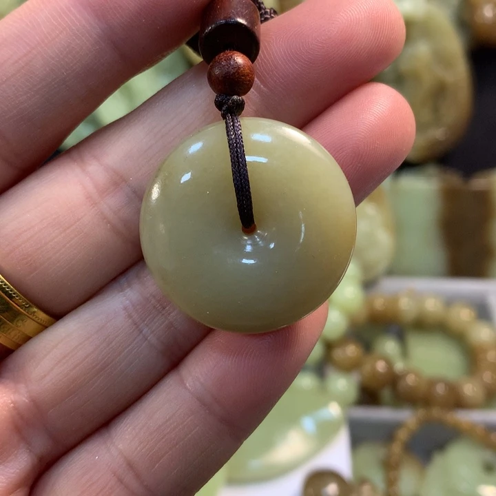 颈饰未镶嵌和田玉