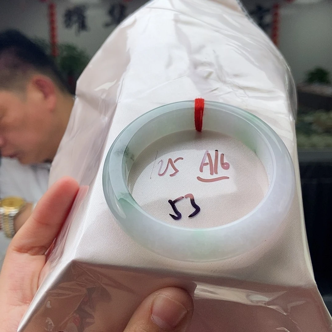 翡翠手镯未镶嵌拍一发一