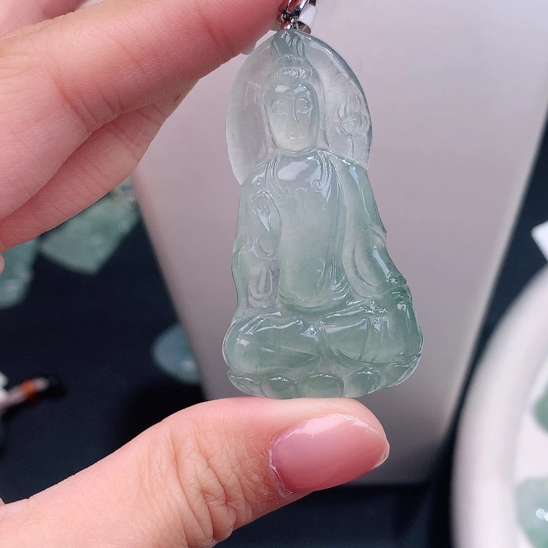 颈饰18K金镶嵌翡翠d**l高冰晴底观音