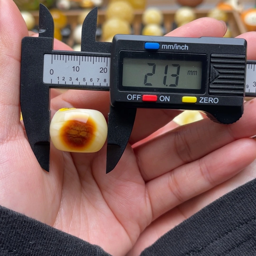 琥珀未镶嵌裸石蜜蜡墩子微瑕笑