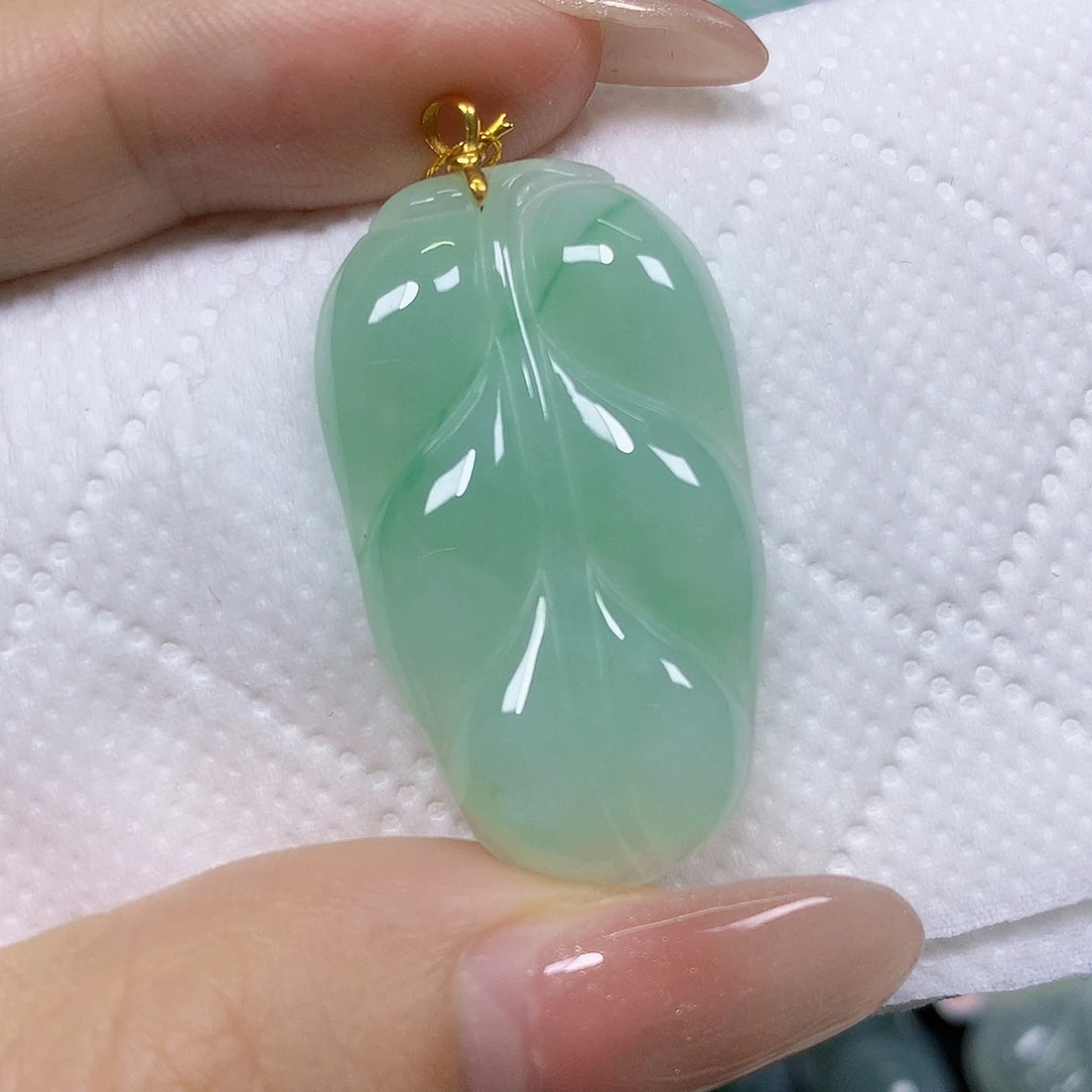 颈饰18K金镶嵌翡翠挂件