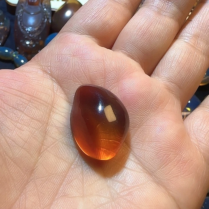 琥珀颈饰未镶嵌血珀吊坠