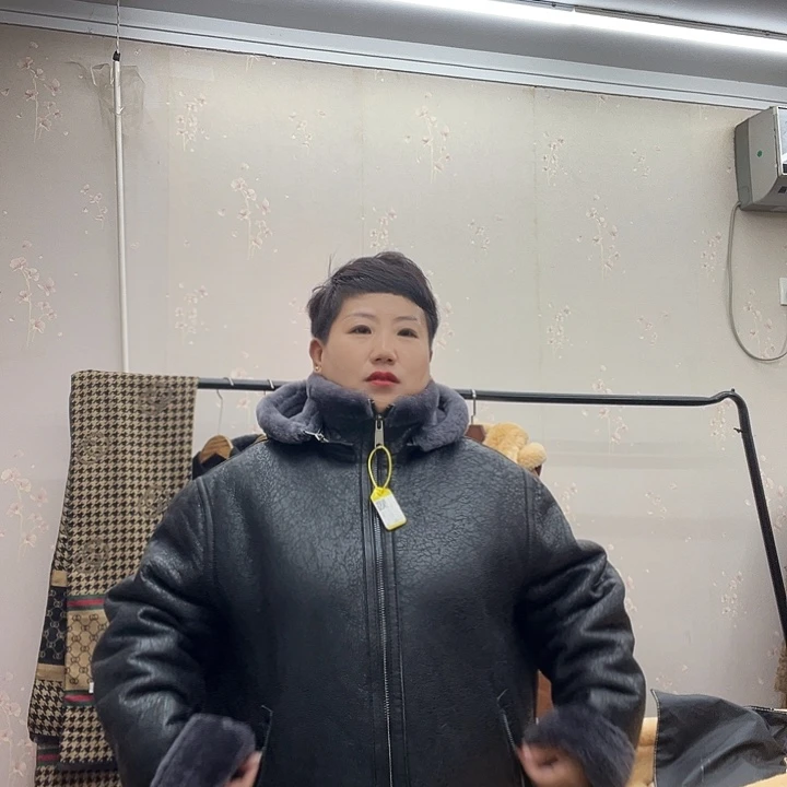 于**水180斤穿的皮毛一体男款