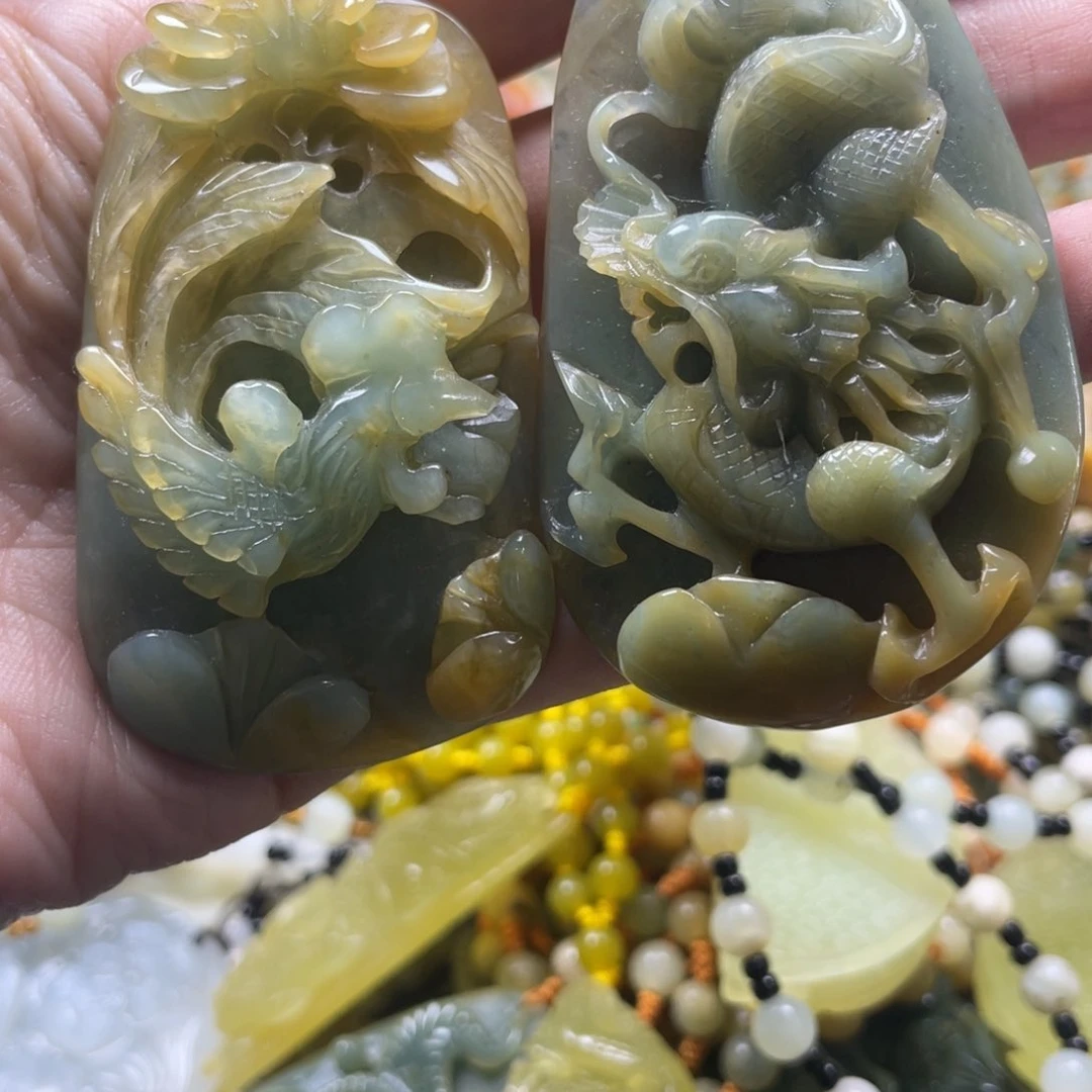 蛇纹石玉未镶嵌吊坠三**士