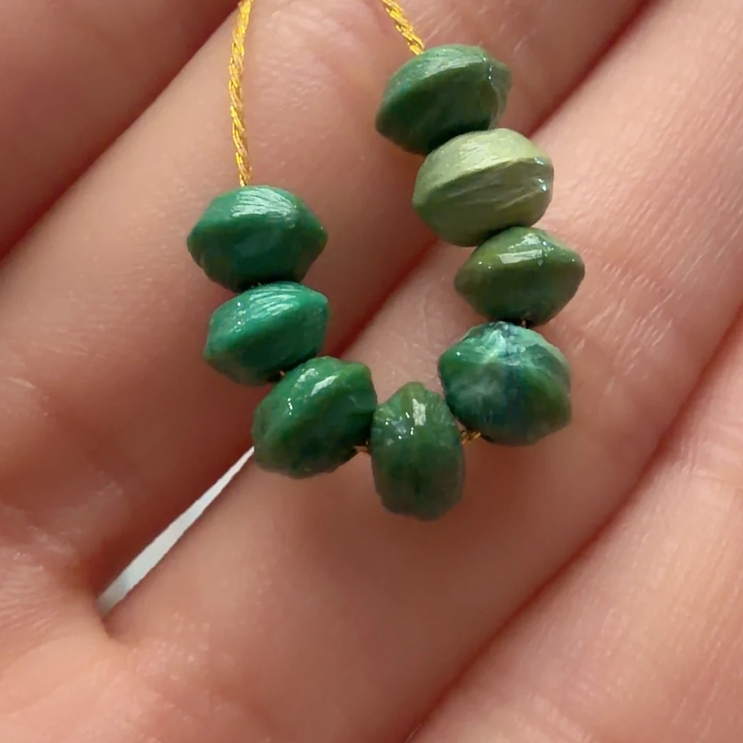 绿松石未镶嵌颈饰
