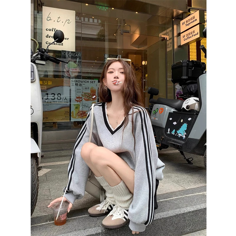 蕾丝拼接V领套头三条杠卫衣大码女装秋冬潮牌宽松设计感独特上衣