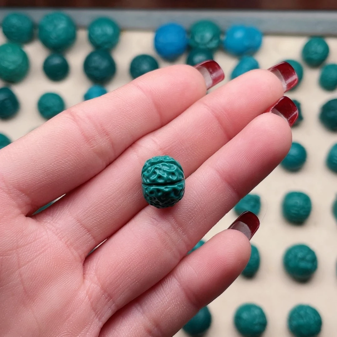 【闪购商品】玻璃颈饰老油绿小金刚12左右一个