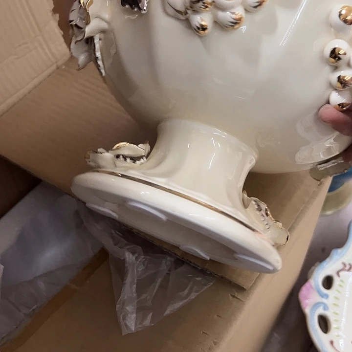 瓷片瑕。。。。。。。？。。。。。。？？