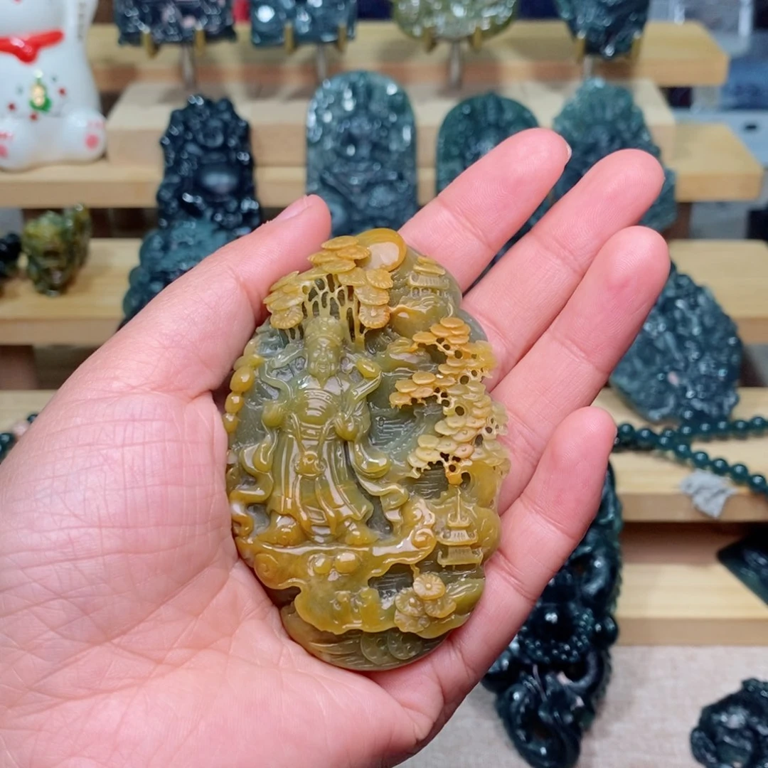 翡翠颈饰未镶嵌谢****?