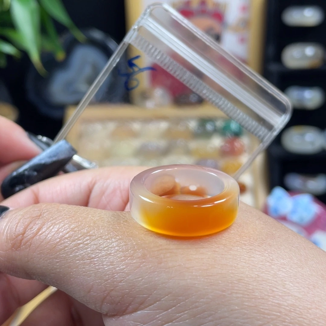 玛瑙/玉髓未镶嵌戒指56号港码22直径19.5（非质量问题.不退不换）