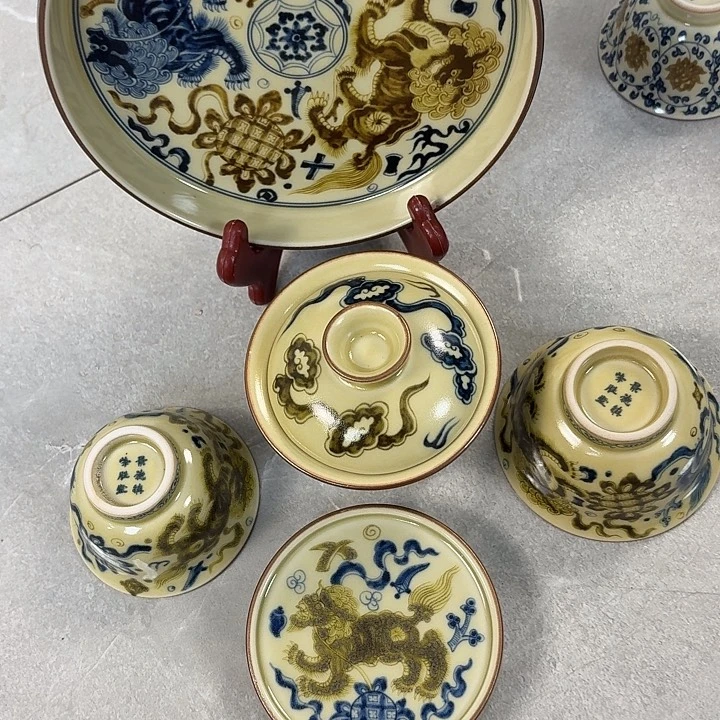 瓷片釉里金狮子5件套