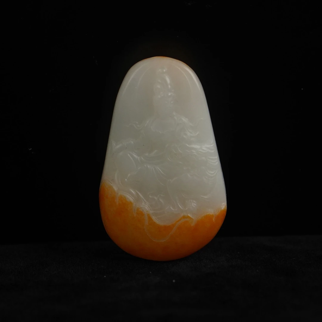 【清】白玉带皮观音把件（高约5.5cm，约52.91g）QTY101