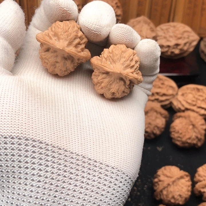 桃核把件想***歌秦闷狮子头精品文玩核桃