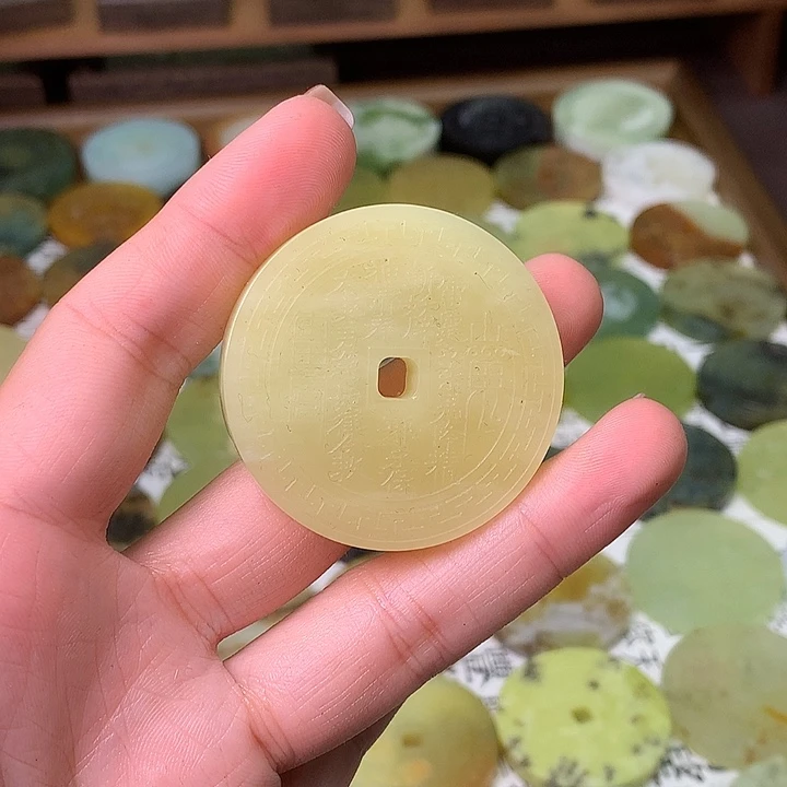 蛇纹石玉未镶嵌吊坠