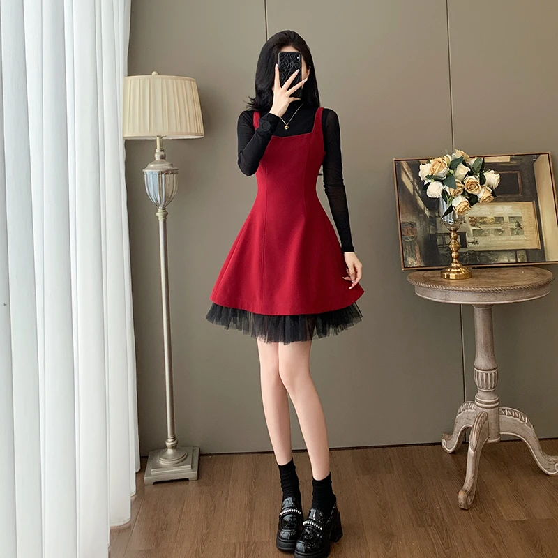 网红同款红色吊带连衣裙女秋季新款小个子法式网纱背心短裙两件套