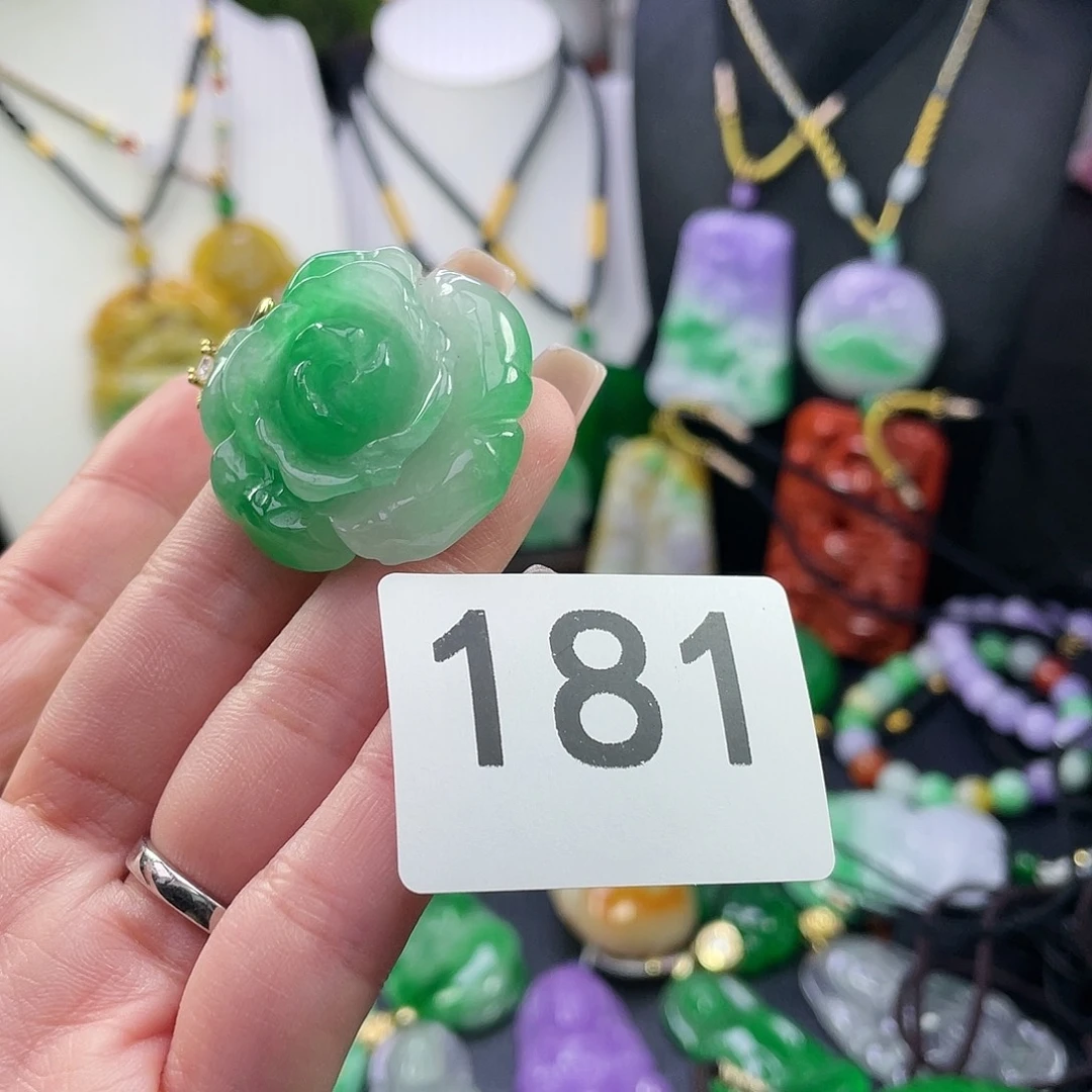 翡翠未镶嵌吊坠(赠链)