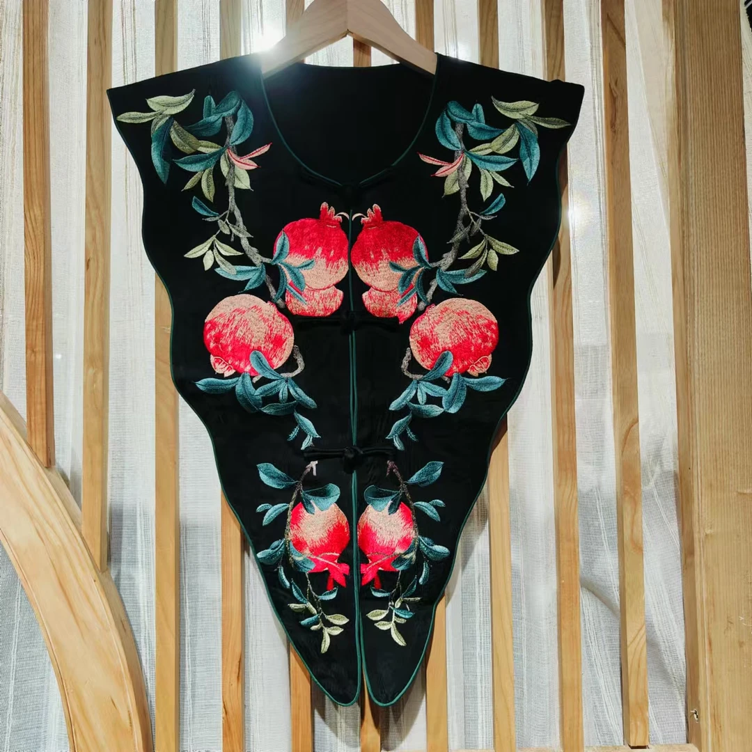 凤徕兮私人定制黑底香云纱石榴刺绣盘扣云肩 （LS513-3) 石榴