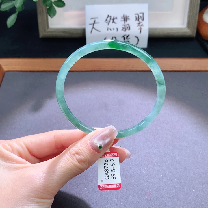 翡翠手镯未镶嵌天然翡翠手镯