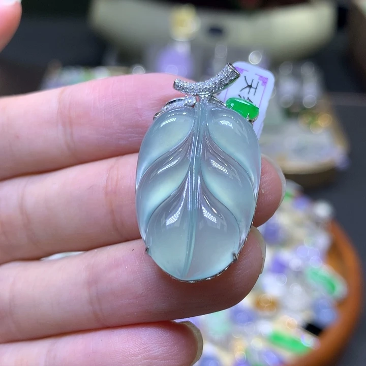 颈饰18K金镶嵌翡翠