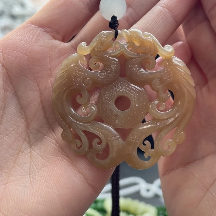 和田玉未镶嵌颈饰龙凤牌