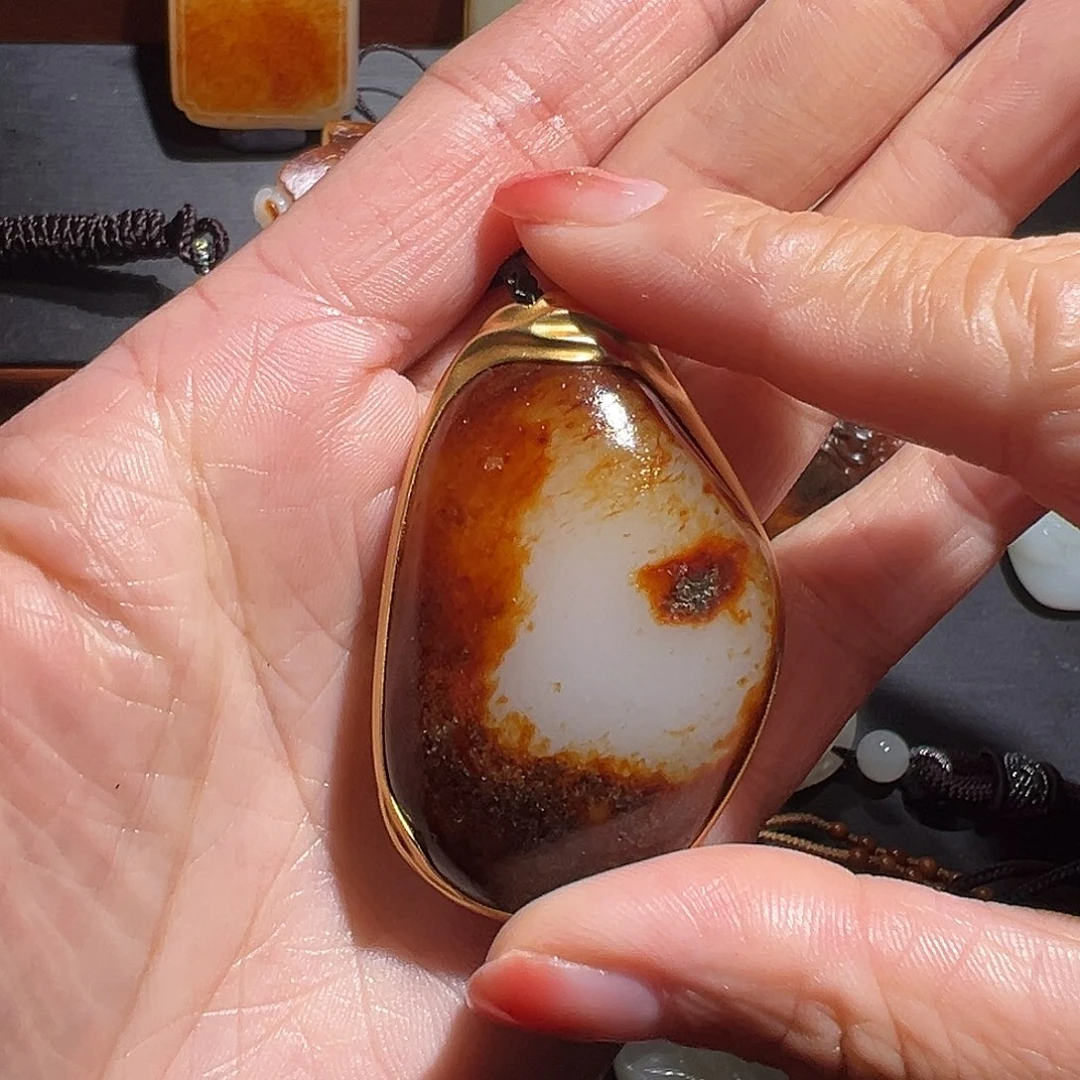 和田玉18K金镶嵌颈饰