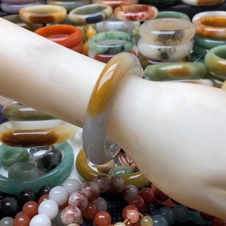 石英质玉手镯未镶嵌