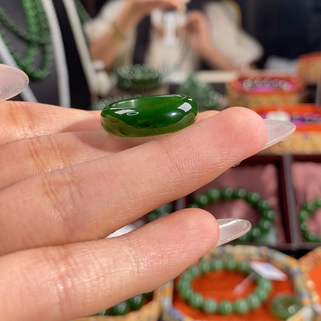 未镶嵌戒指和田玉（碧玉）