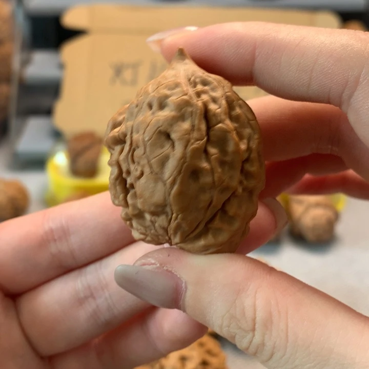 爱***鱼文玩核桃把件异形单只