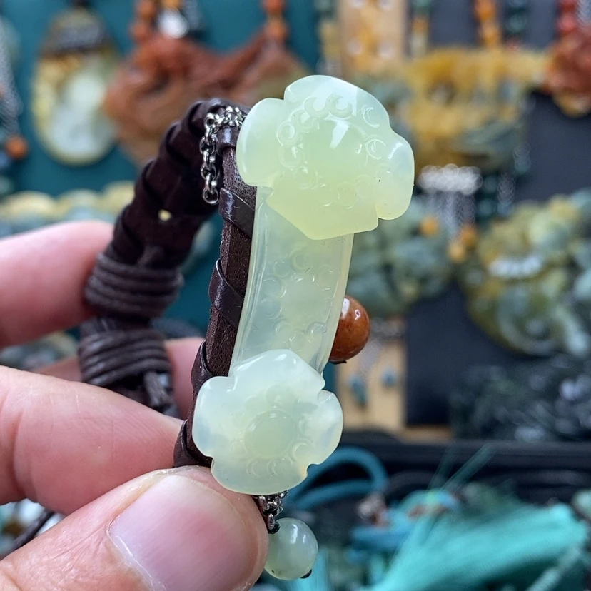 【闪购商品】蛇纹石玉未镶嵌手牌