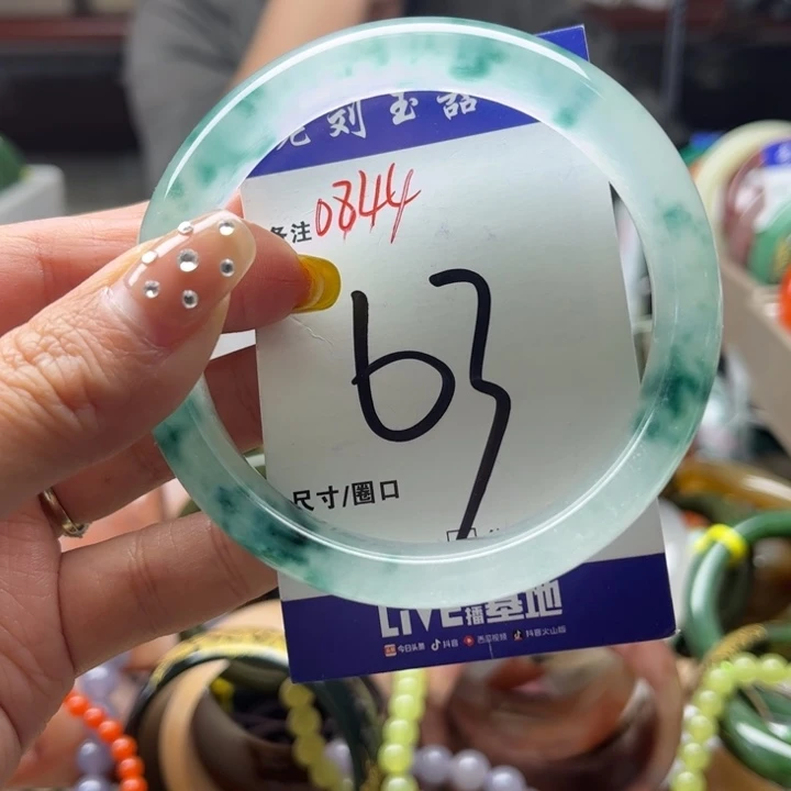 石英质玉未镶嵌颈饰