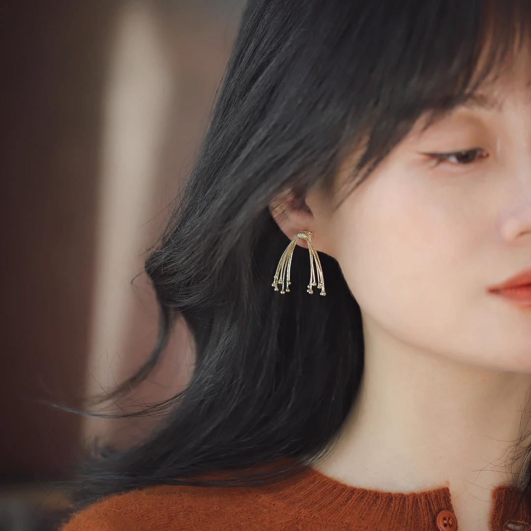 合金耳饰 气质轻奢韩国小众设计个性高级感耳钉女简约ins耳饰精致