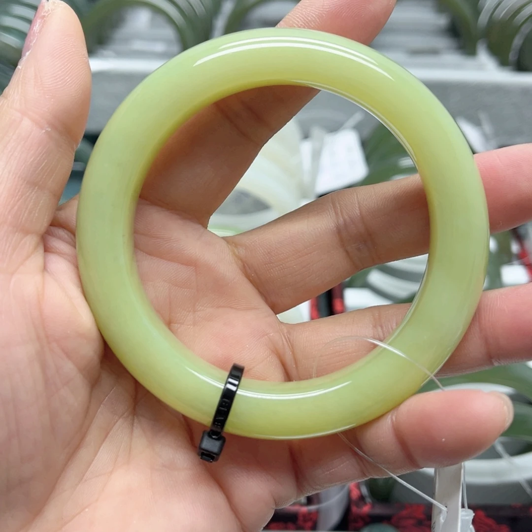 和田玉（黄玉）未镶嵌手镯韩***姐