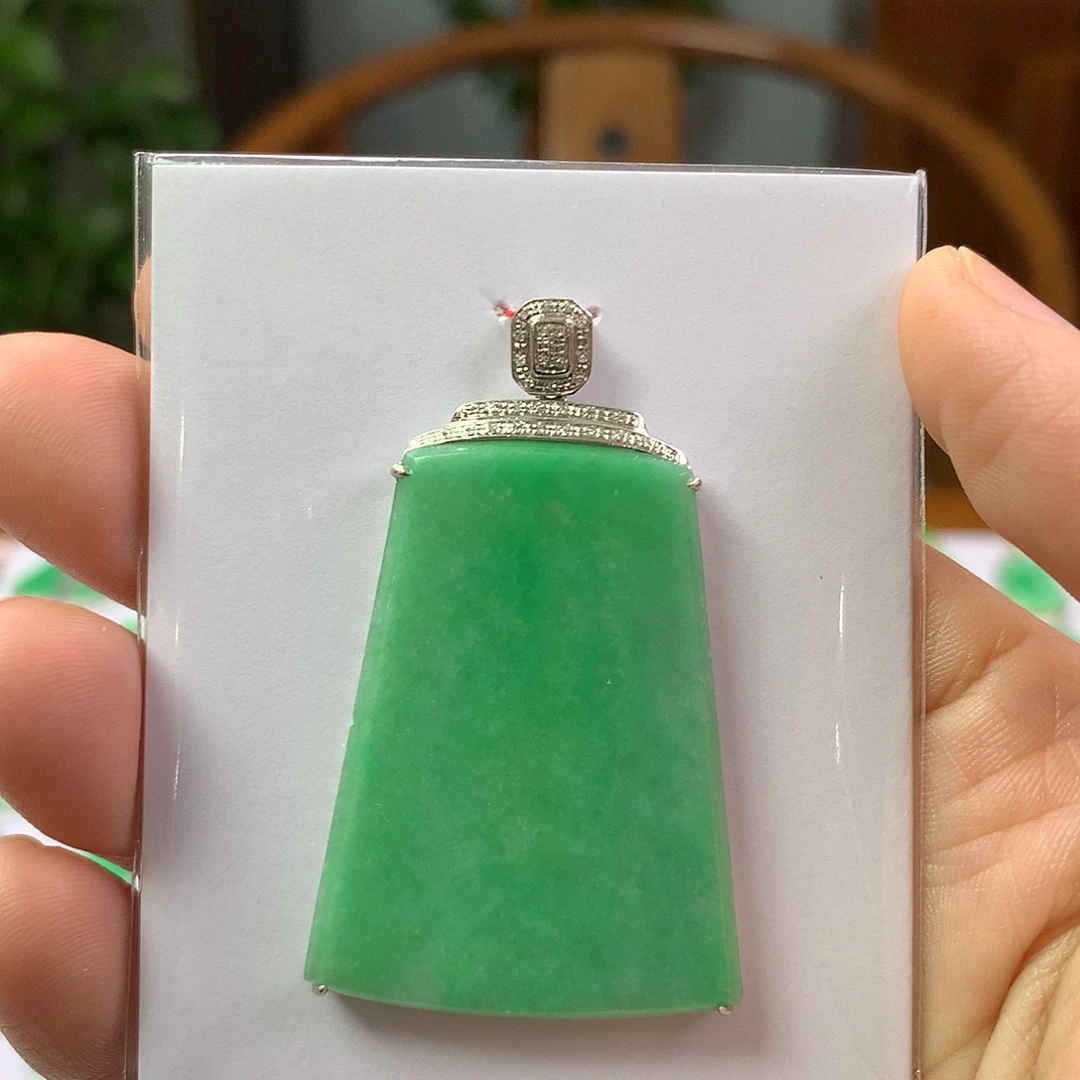 翡翠18K金镶嵌颈饰翡翠首饰