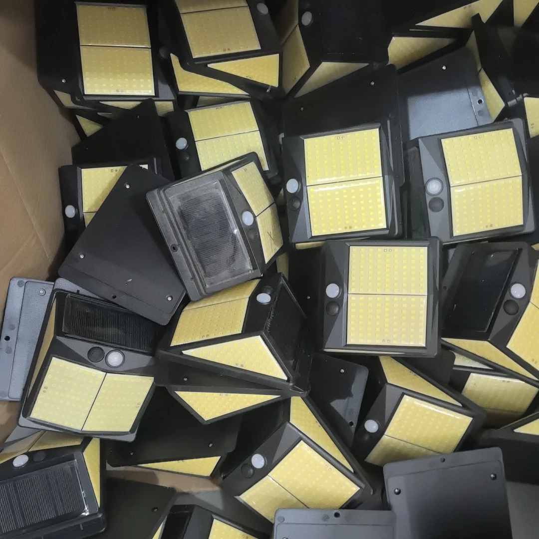 微瑕太阳能灯发3个（不挑款略发黄）